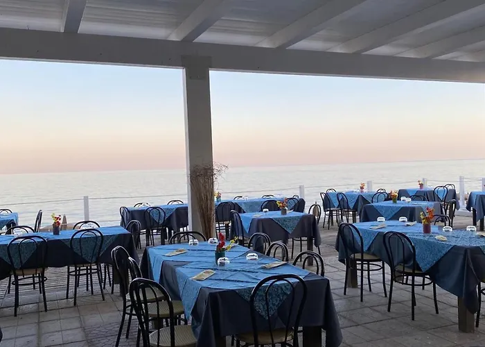 מלון Costa Jonica 3*